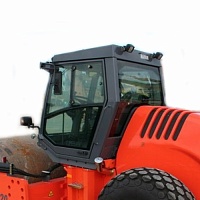 Стекло заднее нижнее левое  для катка Hamm