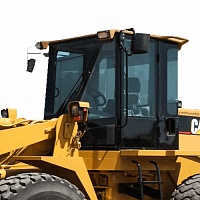 Стекло лобовое правое на Caterpillar 938G